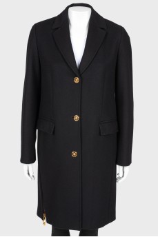Coat with textured side closure