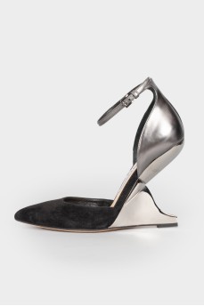 Silver figure heel shoes