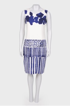 Dress with an abstract blue print