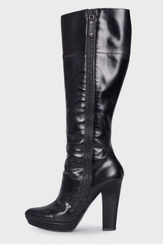 Leather boots with zipper