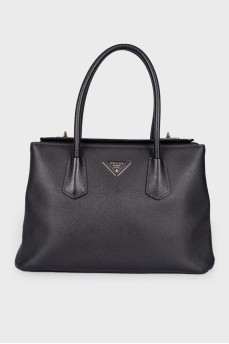 Classic leather bag in textured leather