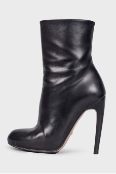 Leather boots with a stiletto