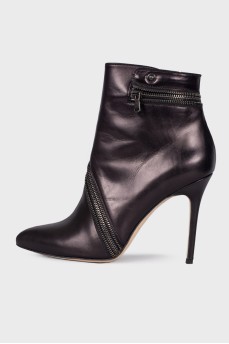 Ankle boots with zipper