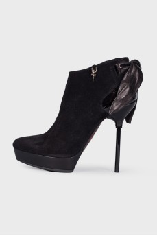 Suede ankle boots with bows