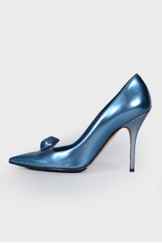 Blue pumps with a rose