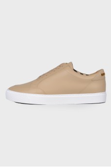 Sneakers light brown with a tag