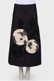 Skirt with appliqué and sequins