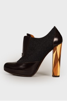 Combined wooden heel ankle boots