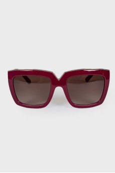 Sunglasses with metal insert