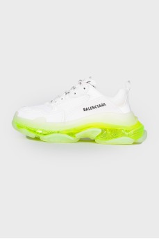 White chunky sole sneakers with tag