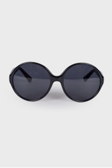 Round black sunglasses