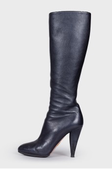 Leather boots with heels