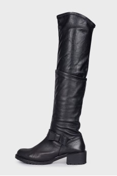 Leather boots with a bow