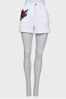 White shorts with embroidery