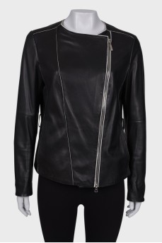 Leather jacket with zip on the sleeves