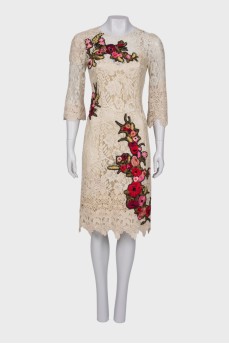 Lace dress with embroidery