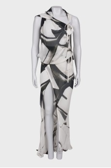 Silk suit with slit