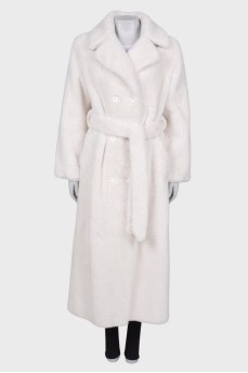 White maxi fur coat