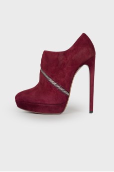 Suede ankle boots with zip