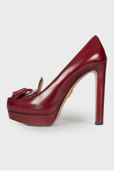 Lacquered burgundy shoes