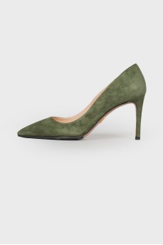 Green suede shoes with pointed toecap