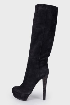 Suede boots with textured heel