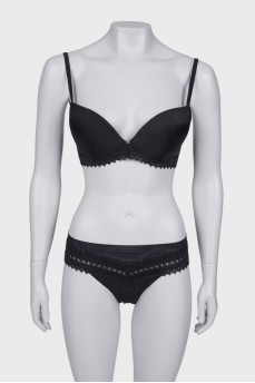 Black set of underwear, with tag