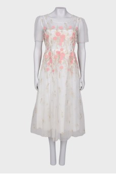 White dress with flower embroidery