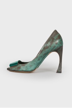 Green snakeskin embossed shoes