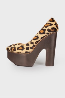 Shoes in leopard print
