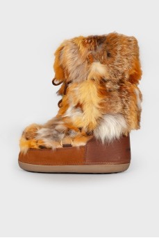 Insulated boots with fur