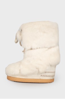 Children's boots with fur