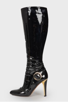 Lacquered boots with golden hardware