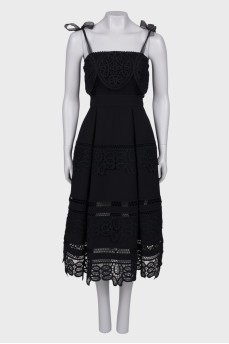 Lace dress with ties at the shoulders
