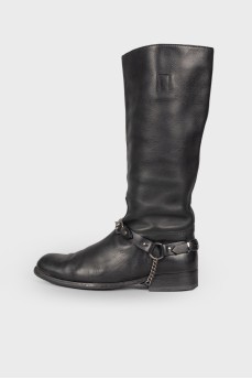 Men's boots with a silver buckle
