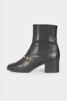 Leather boots with rhinestones