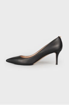 Pointed toe leather pumps