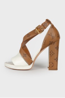 Two-tone sandals with signature print