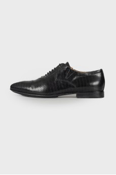 Perforated men's leather shoes