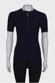 Ribbed T-shirt with a zip on the chest, with a tag