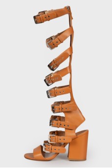 Leather sandals with silver buckles