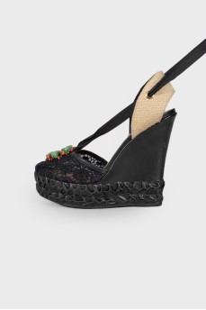 Sandals with wedge decoration