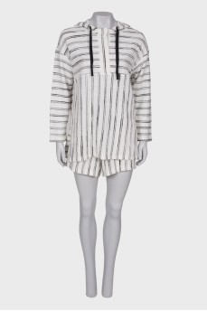 Striped suit with shorts, with tag