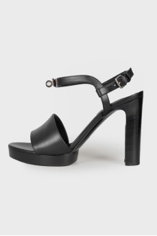 Leather sandals with silver hardware