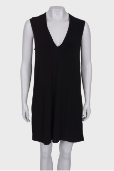 V-neck dress with tag