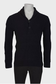Men's sweater with a fastener on the chest