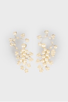Earrings with appliqué pearls