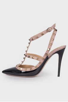 Rockstud patent leather shoes