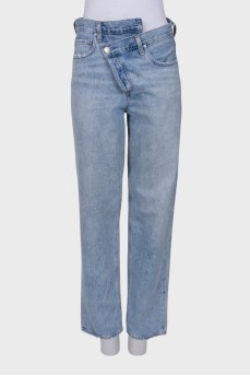 Jeans with asymmetric fastening