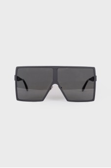 Sunglasses with matte finish 